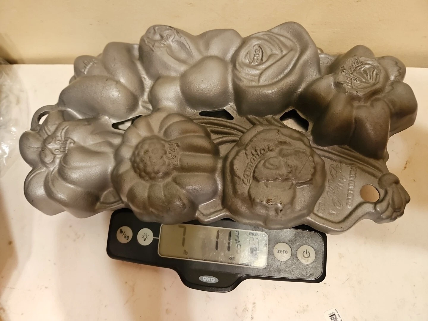 Vintage 1991 John Wright USA Cast Iron Flower Mold Muffin/Cake Baking Pan-UNUSED