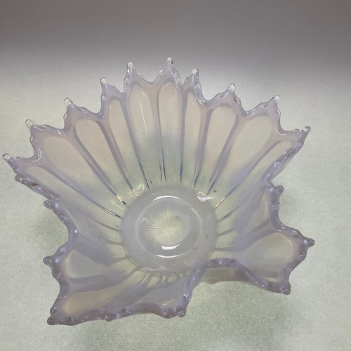Fostoria Heirloom Large Bowl White Opalescent Crimped Handkerchief Bowl Vintage - Picture 5 of 5