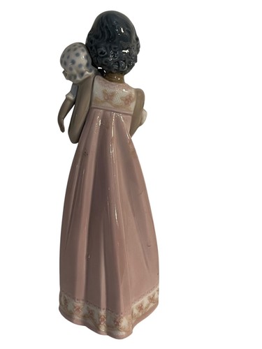 Figura decorativa cerámica Lladro, siglo Xx, mujer con bebé - Imagen 4 de 7