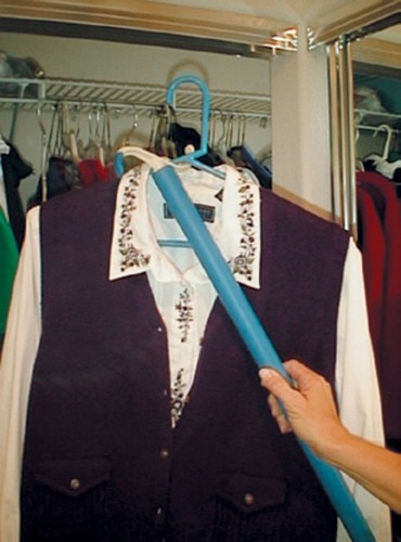 30" DressEZ 2-in-1 long handle shoehorn & dressing stick - Picture 4 of 8