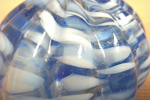 Único pisapapeles remolino azul y blanco  - Imagen 6 de 6