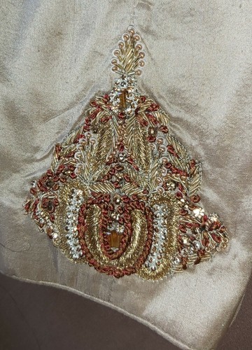 NEW SOUTH ASIAN CUSTOM MADE RED AND GOLD WEDDING OUTFIT IN SIZE M - Picture 4 of 5