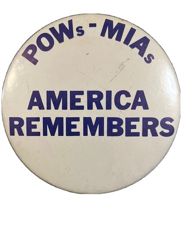 POW MIA America Remembers 3” Pin POWs MIAs Prisioneros Guerra Falta en Acción Botón - Imagen 7 de 9