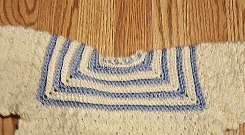 Handgefertigter gehäkelter babyblau & cremefarbener Pullover Kleinkinder 3-9 Monate - Bild 3 von 7
