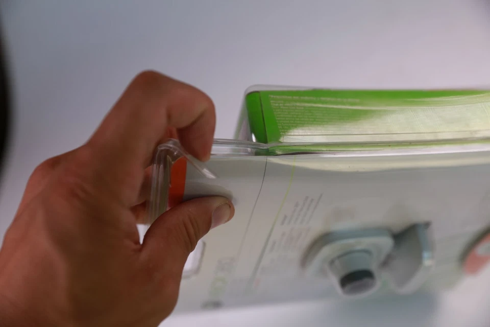 Microsoft Xbox 360 Live Vision Camera & Headset New, Sealed, Some Wear on Box - Image 4 of 4