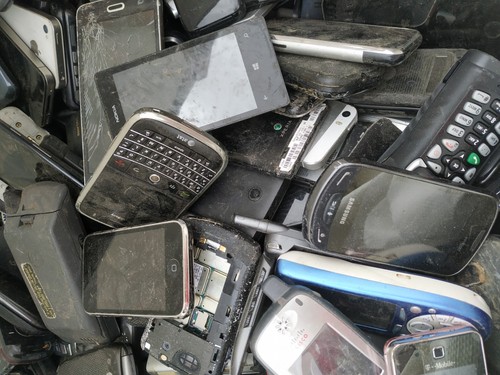Lote de 10 celulares surtidos para piezas, chatarra o recuperación de oro - Imagen 7 de 15