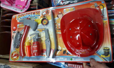 kit pompiere casco e attrezzi ascia pompieri gioco giocattolo cops leo kit pompiere casco e attrezzi ascia pompieri gioco giocattolo cops leo