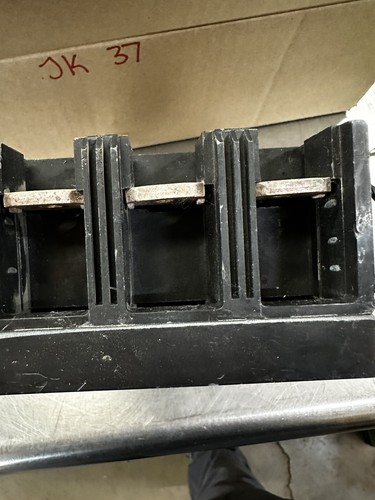 Interruptor de circuito de 3 polos GE TQD32125, 125 amperios, 240 voltios - GARANTÍA - Imagen 5 de 6