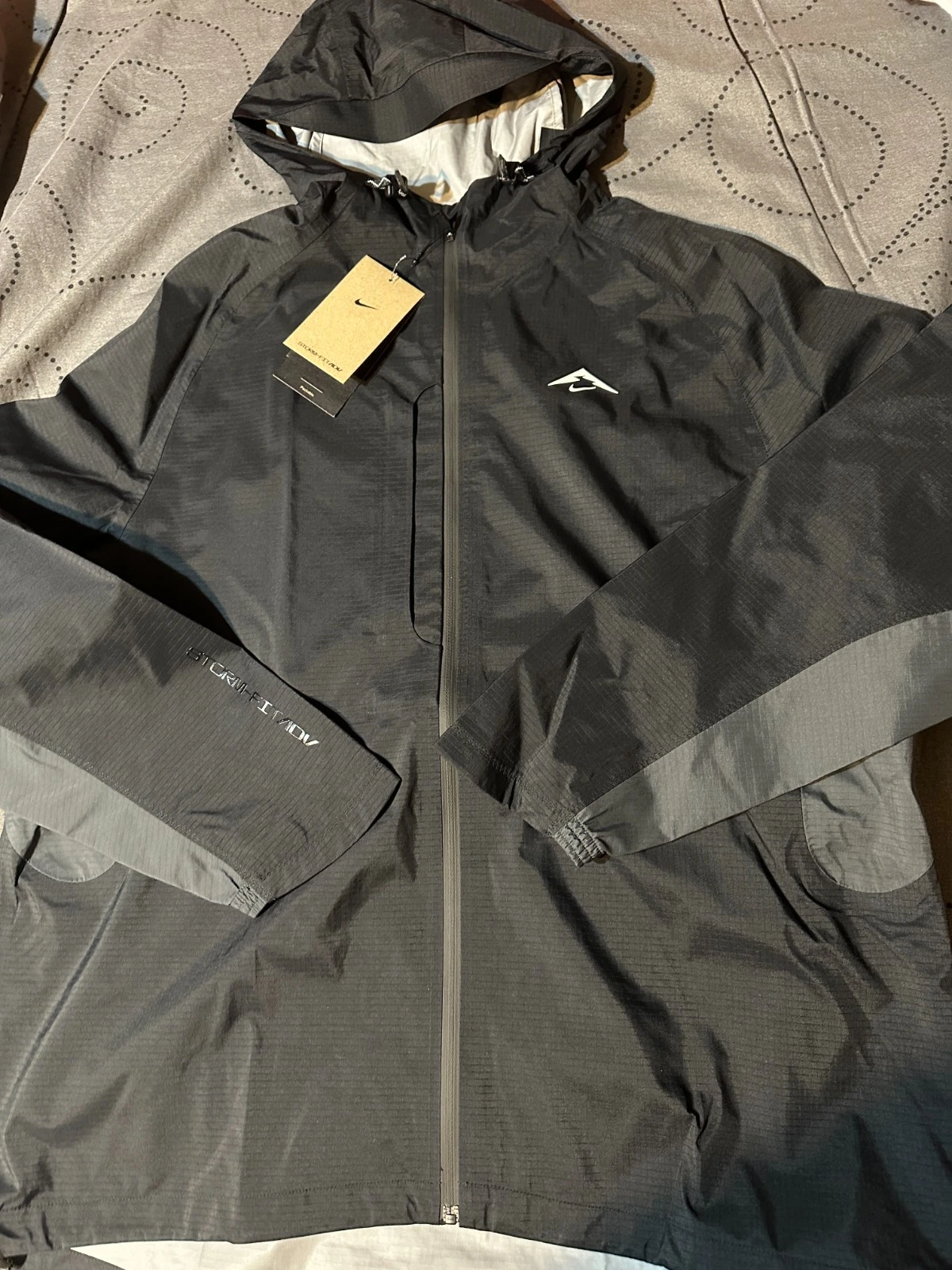 NIKE STORM FIT ADV TRAIL RUNNING BLACK & GRAY HOODIE JACKET SIZE L MEN $275.00