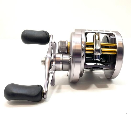 Carrete Shimano 09 Calcutta Conquest 200Dc Owarikomaki Store usado sin accesorios - Imagen 2 de 10