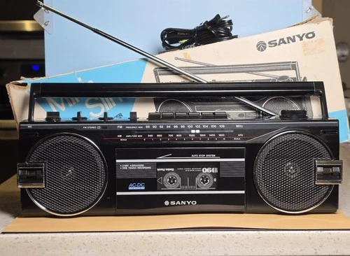Sanyo M7022 AM/FM Cassette Player Boombox Vintage Black FULLY WORKING BOXED