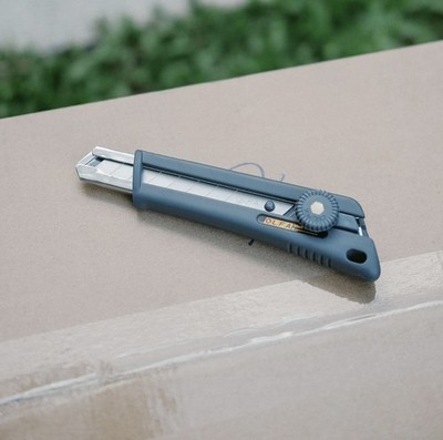 OLFA 18mm Rubber Non Slip L-Shape Snap Off Box Cutter with Screw Lock - NOL-1/BB