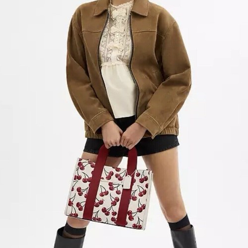 Bolso de Mano Coach Smith Nuevo con Etiquetas Estampado de Cereza Multicolor - Imagen 8 de 11