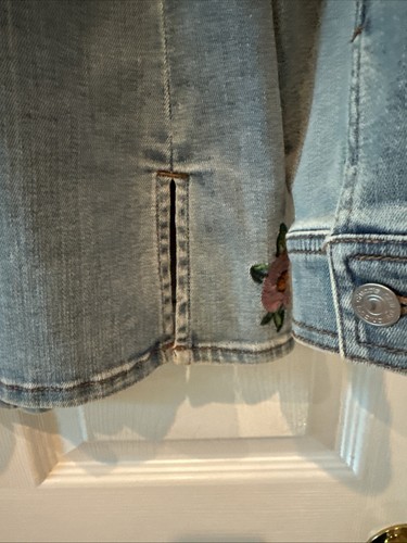 Chico’s Mid Length Denim Jacket Light Blue Wash LS Embroidered Floral NWT - Picture 5 of 6