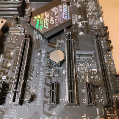 ASUS ROG Strix B450-F Gaming AMD B450 Mainboard ATX Sockel AM4 mangel lesen