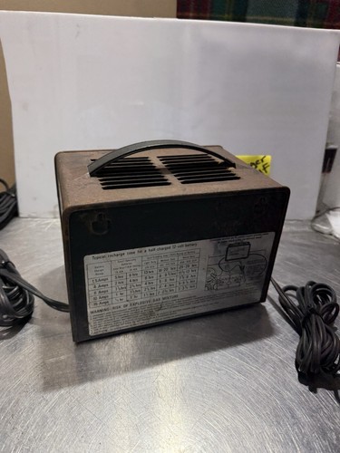 Vintage ATEC 6 Ampere Batterieladegerät, Modellnummer BC 91094 6 / 12 DC Volt - Bild 9 von 11