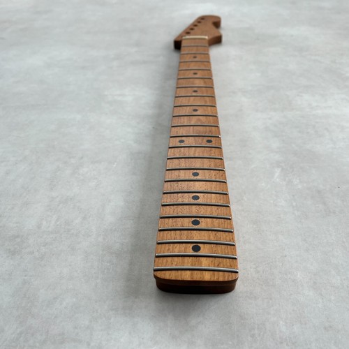 Roasted Birds Eye Maple Strat neck 1-piece Nitro Satin / SS Frets / Bone nut - Picture 6 of 10