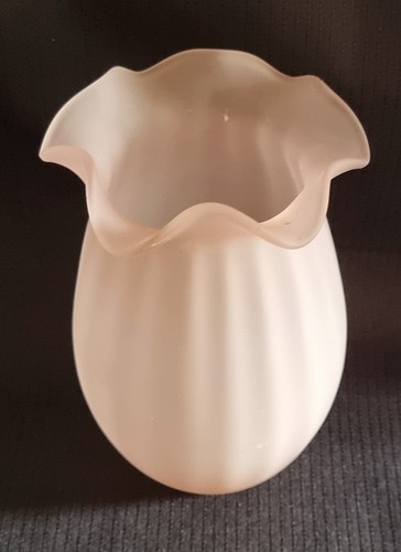 Vintage Art Deco Pink Bulbous Frill Rim Frosted Glass Vase - Picture 2 of 9