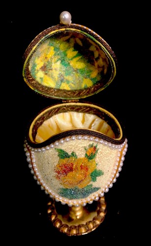 Vintage Real Goose Egg Lined Trinket Box Hand Made Hand Decorated Yellow Rose