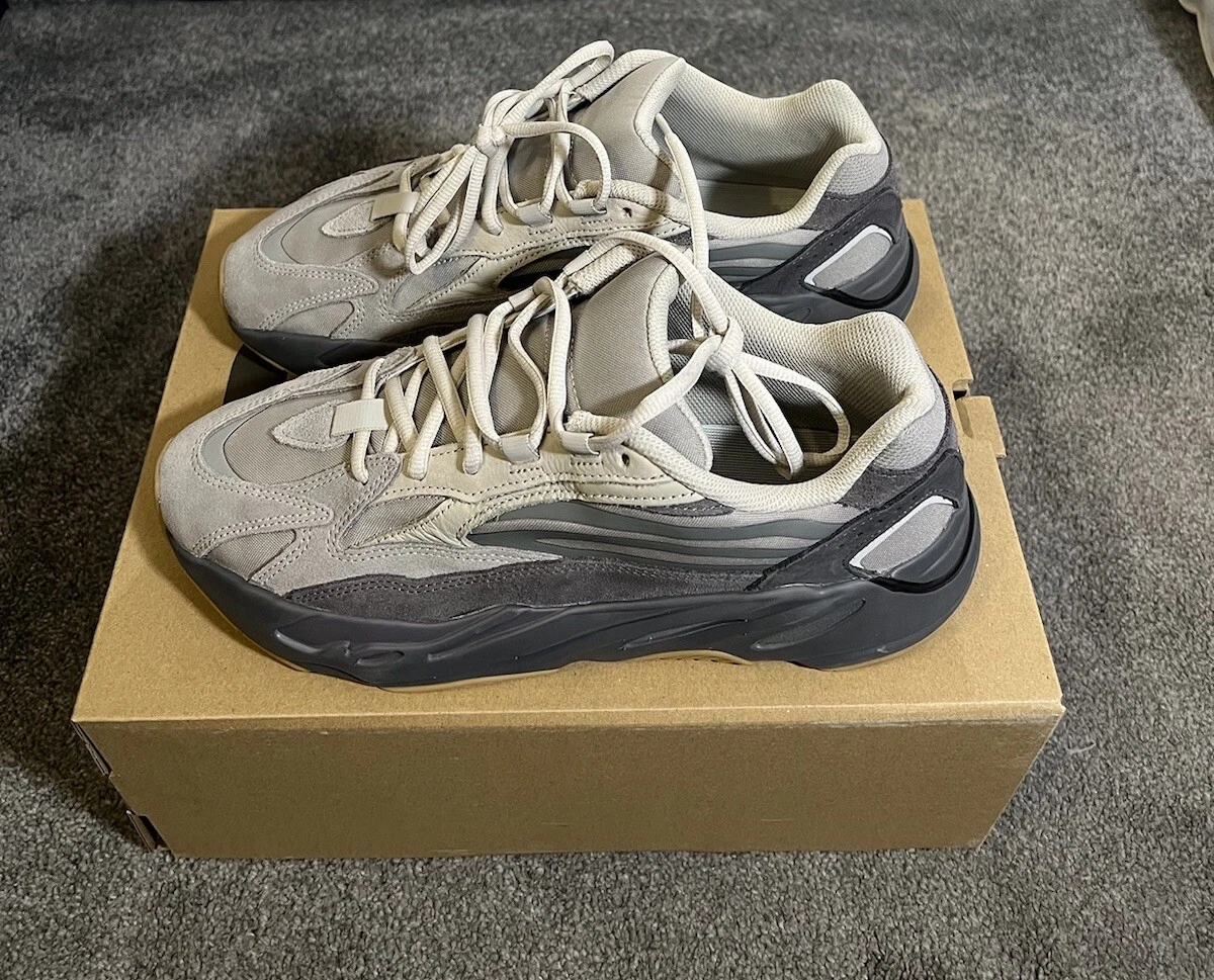 Adidas Yeezy Boost 700 V2 Tephra FU7914