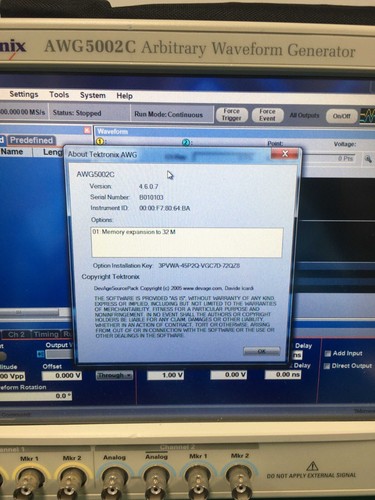 Tektronix AWG5002C AWG Generatore di forme d'onda arbitrarie, 0,6 GS/s 14 bit 2 ch opt 01 - Foto 4 di 15