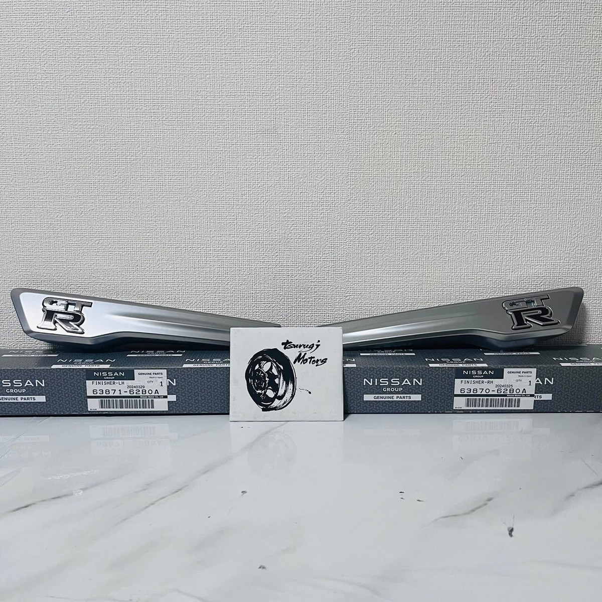 NISSAN GENUINE GT-R R35 Front Fender Emblem Right & Left Set OEM