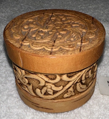 Caja de baratija redonda vintage tallada a mano de madera de abedul de 2,5" - Imagen 2 de 6