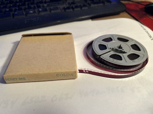 Vintage 8mm Filmrolle - "HONEY BEE in Color" - Risqué Woman - 3" Rolle mit Box