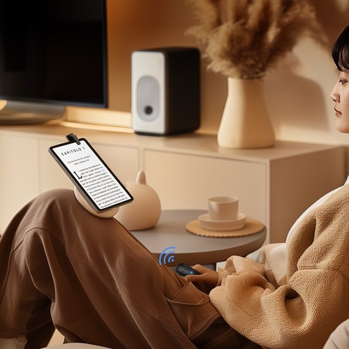 Kindle Wireless Clicker Remote, Hands-Free Page Turner for Tablets & Phones - Picture 5 of 13