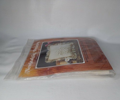 Newstalgia Designs Basket Of Strawberries Trapunto Pillow Craft Kit VTG 1980 - Picture 9 of 11