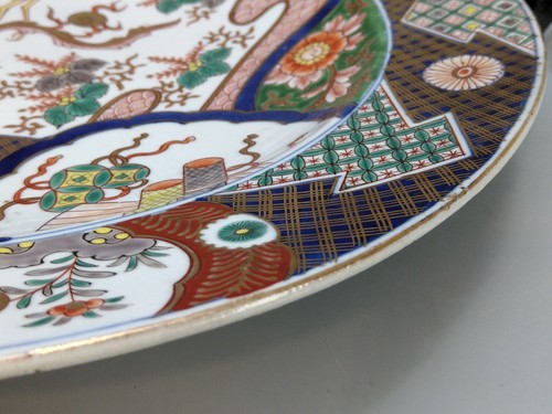 Par de cargadores Imari japoneses grandes con Phoenix Late Edo - Imagen 15 de 24