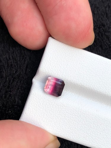 Dreifarbiger Turmalin Edelstein: 1,7 Karat Smaragdschliff aus Afghanistan - Bild 4 von 10