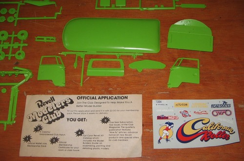 Revell California Roller VW Van Bus Rod 1/25 Kit # 7304 Unbuilt Few Pcs Missing - Picture 5 of 7