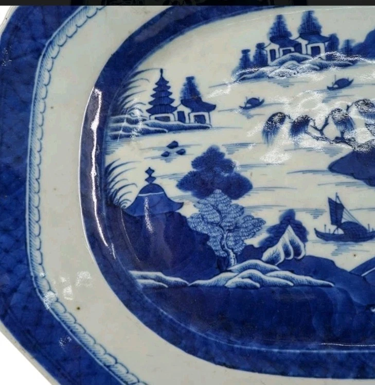 antiguo plato de porcelana azul y blanco Foto 2 de 3