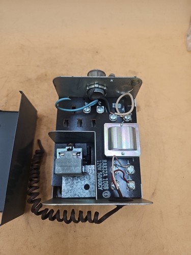 Honeywell RA832A1066 Schaltrelais mit DPST-Schaltung - Bild 4 von 4