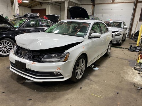 OWNERS MANUAL Volkswagen Jetta 2017 17 1111374 - Bild 9 von 12