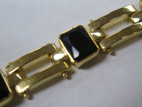 Vintage Gold Tone Black Stone Link Bracelet 6.5" - Costume Jewelry - Picture 5 of 9
