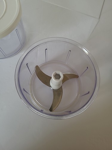 Pampered Chef Manual Food Processor #2581 Chopper 3c 5.5" & Storage Bowl w/Lid - Picture 6 of 12