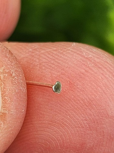 Cuore Naso Stud Micro Tiny 1,5 mm 22 g (0,6 mm) Argento Sterling Dritto L Pie... - Foto 21 di 24