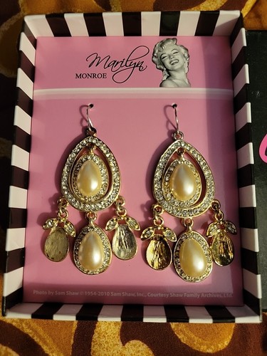 Marilyn Monroe Earrings - Picture 2 of 2