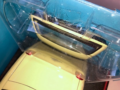 Maisto Yellow Ford Thunderbird Show Car Series 1:18 Die cast Coll Edition - Picture 4 of 10