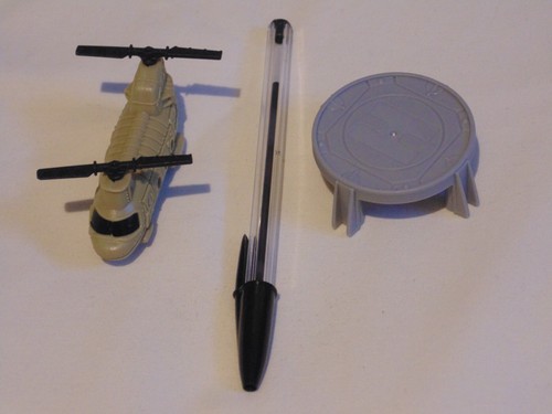 Rev CH-47 Chinook Helicopter & Helipad – Brown Plastic Heavy Lift Chopper – Used - Picture 6 of 6