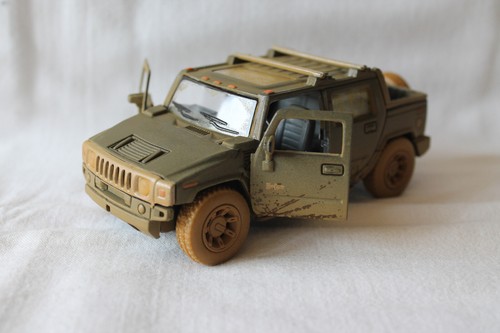 KINSMART pullback 2005 Hummer H2 SUT Muddy Schlamm 1:40 verschiedene Farben - Picture 10 of 17
