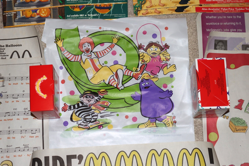 Large Lot 37 Vintage McDonald's Happy Meal Boxes, Bib, Activity Sheets/Placemats - Picture 13 of 20