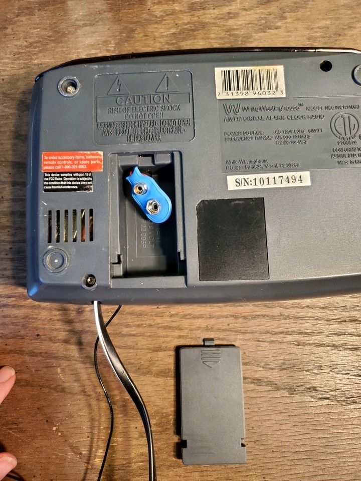 VINTAGE WhiteWestinghouse AM/FM Digital Alarm Clock Radio Model