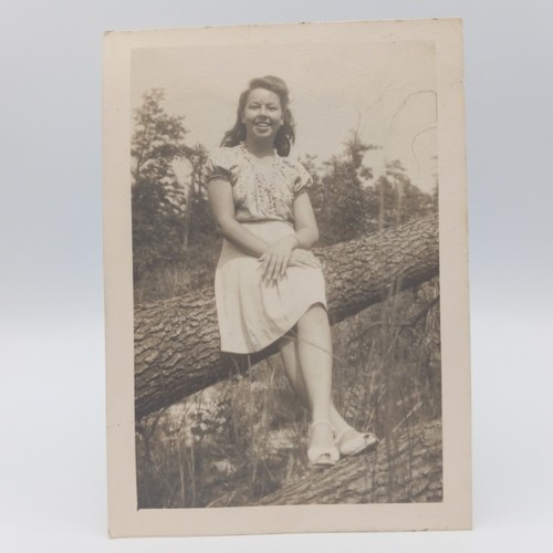 Foto De Colección Dama Bonito Vestido En Registro Identificado Triste Nota Inturbador Extraño Retro - Imagen 2 de 5