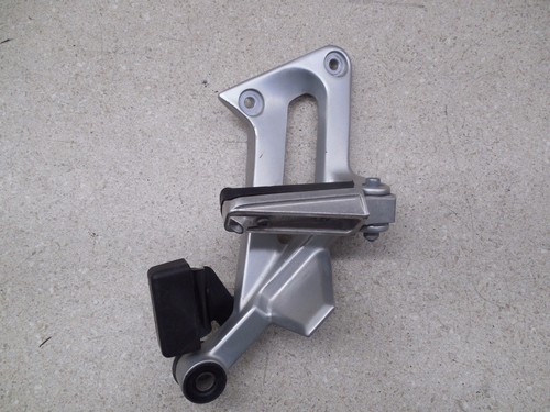 03-05 Yamaha FJR1300 RIGHT REAR PASSENGER FOOT PEG REST BRACKET 5JW-2742L-00-00 - Bild 2 von 3