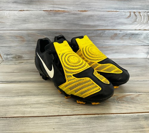 Scarpe con tacchetti calcio Nike Total 90 STRIKE II FG giallo nero da uomo - Foto 2 di 24