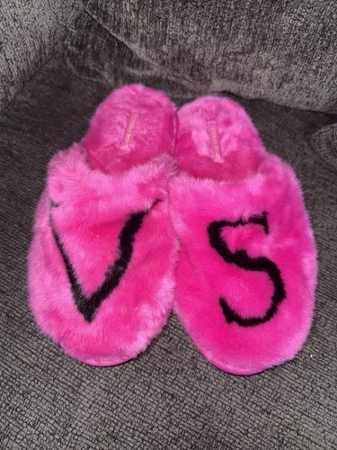 Victoria Secret Logo Plush Faux Fur Closed Toe Slippers Sz 8 Hot Pink - Picture 2 of 5