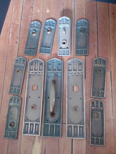 ANTIQUE VINTAGE LARGE HEAVY BRASS 3 1/2" x 14 3/4" DOOR KNOB & LOCK BACKPLATE - Picture 7 of 7